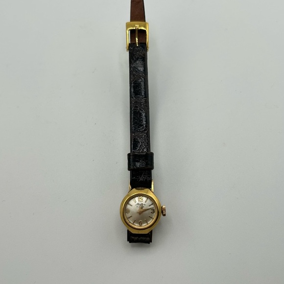 18k Solid Yellow Gold Vintage Watch #06 Running 9grams main image 4